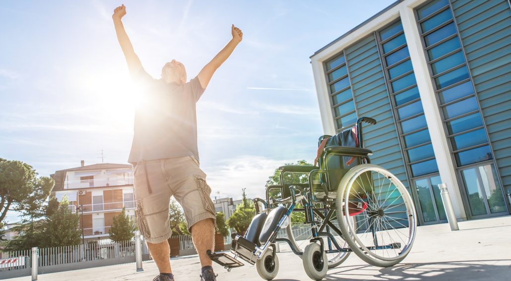 HEADoutofchair 95167208 e1471982822273